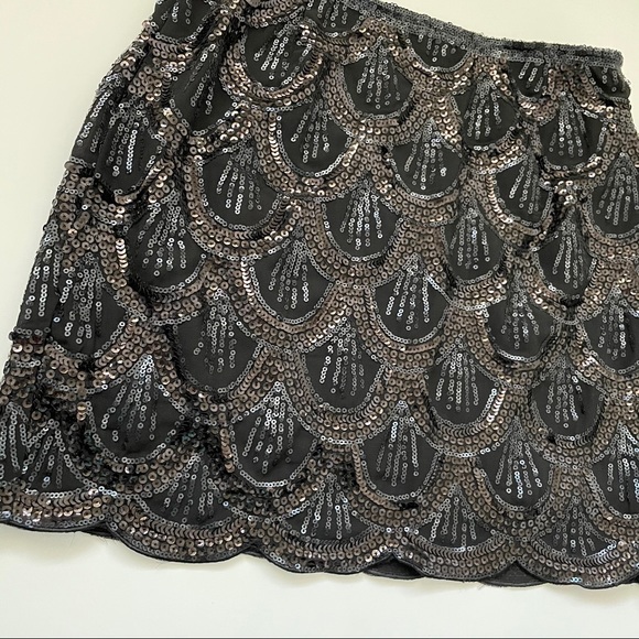 Tobi Black Sequin Scalloped Mini Skirt - Picture 4 of 11